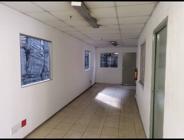 1,639M² WAREHOUSE TO LET IN NEW GERMANY